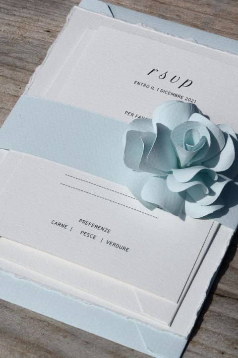Partecipazioni matrimonio con fiore di carta azzurro